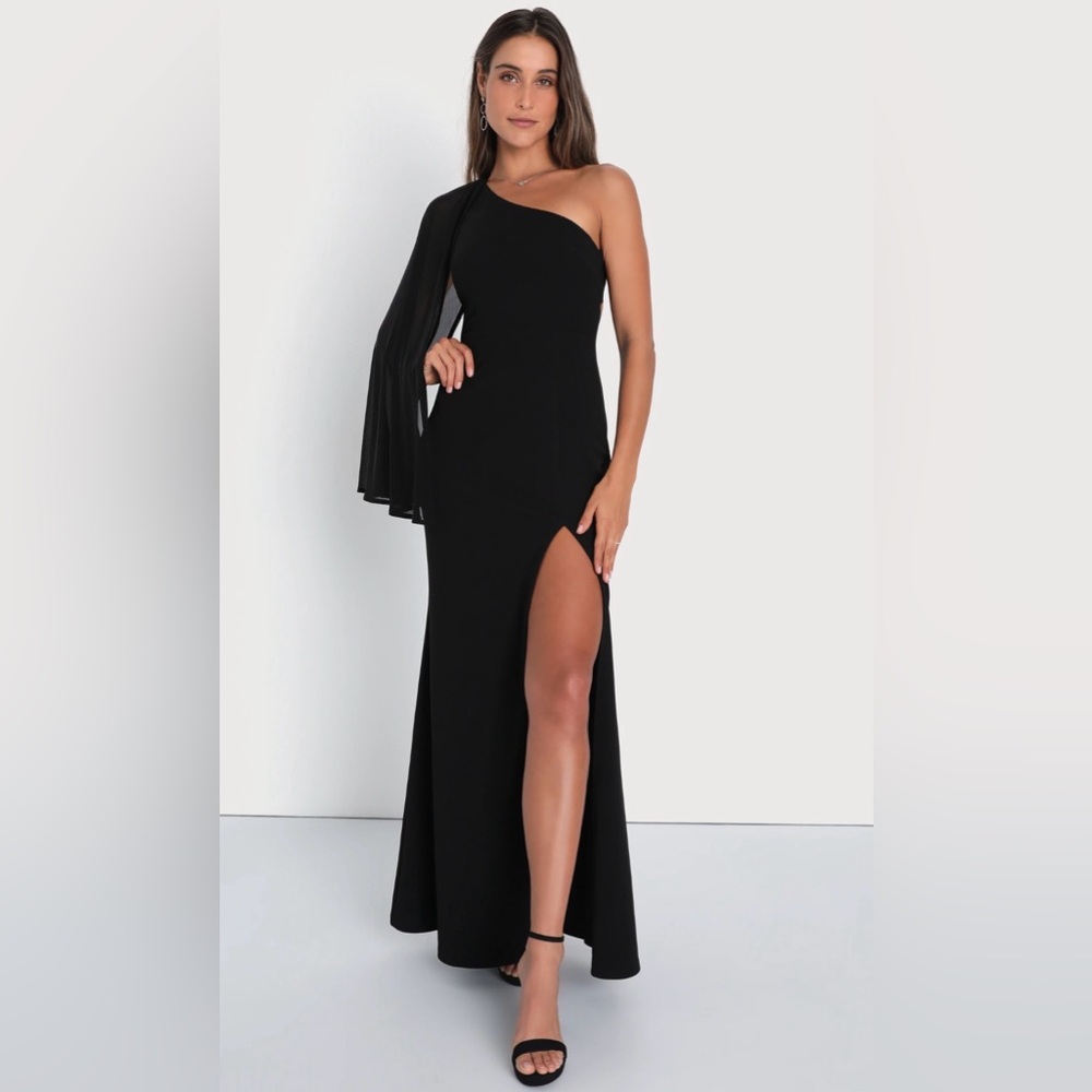 [NEW w/tags] Lulus Majestic Attitude Black One-Shoulder Cape Sleeve Maxi Dress S